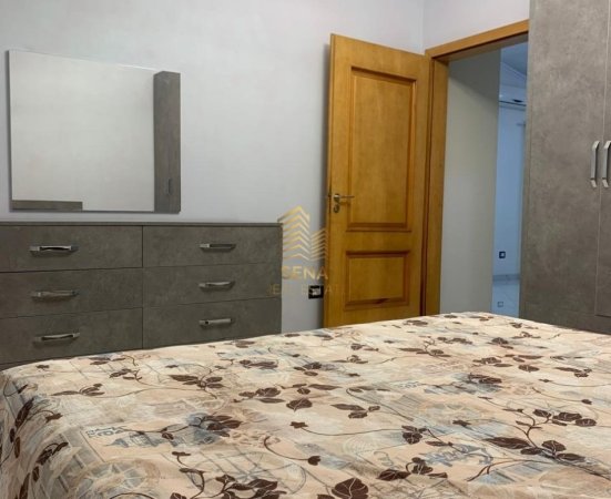 Tirane, jepet me qera shtepi 2+1+Ballkon Kati 3, 120 m² 500 € (Prane 5 Majit dhe Siri Kodres)