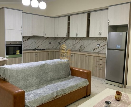 Tirane, jepet me qera shtepi 2+1+Ballkon Kati 3, 120 m² 500 € (Prane 5 Majit dhe Siri Kodres)