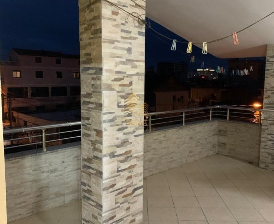 Tirane, jepet me qera shtepi 2+1+Ballkon Kati 3, 120 m² 500 € (Prane 5 Majit dhe Siri Kodres)