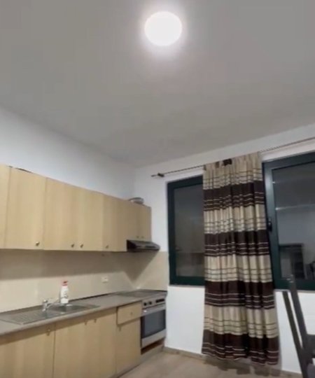 Tirane, jepet me qera apartament 1+1 Kati 2, 65 m² 400 € (KODRA E DIELLIT)