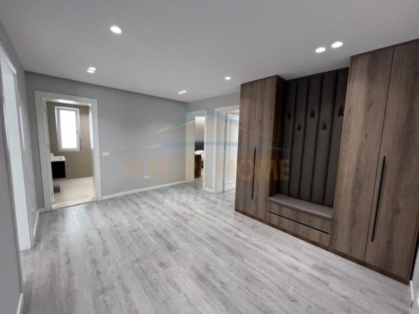 Tirane, jepet me qera apartament 2+1 Kati 0, 130 m² 1.000 € 