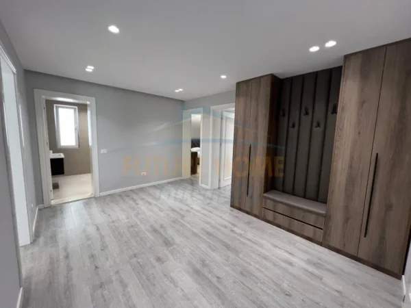Tirane, jepet me qera apartament 2+1 Kati 0, 130 m² 1.000 € 