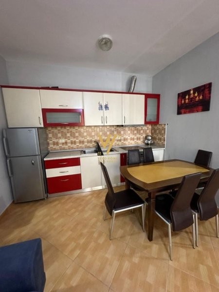 Tirane, jepet me qera apartament 1+1+Ballkon Kati 5, 50 m² 400 € (FRESK)