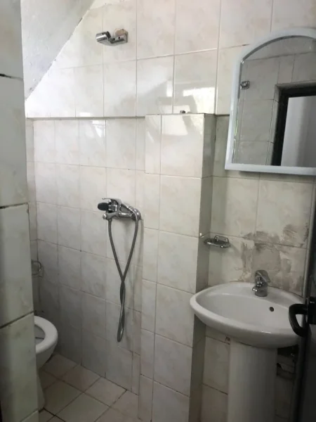 Tirane, jepet me qera apartament 1+1 Kati 1, 70 m² 500 € 