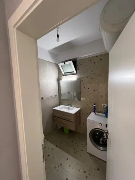 Tirane, shitet apartament 1+1+Ballkon Kati 3, 61 m² 109.000 € (Astir)