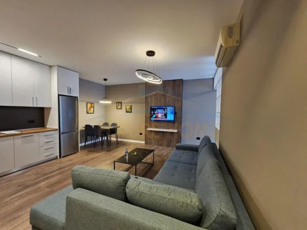 Tirane, jepet me qera apartament 1+1 Kati 8, 65 m² 600 € 