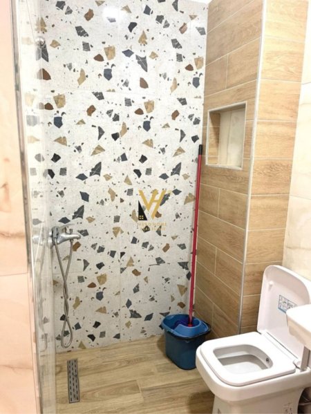 Tirane, jepet me qera apartament 1+1+Ballkon Kati 7, 65 m² 400 € (ASTIR)