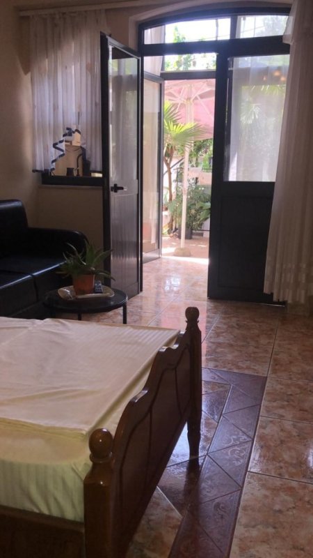Tirane, jepet me qera apartament 1+1 Kati 1, 40 m² 350 € 