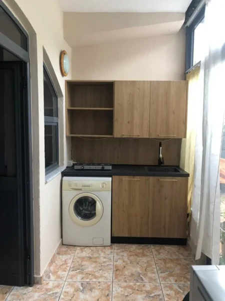 Tirane, jepet me qera apartament 1+1 Kati 1, 40 m² 350 € 