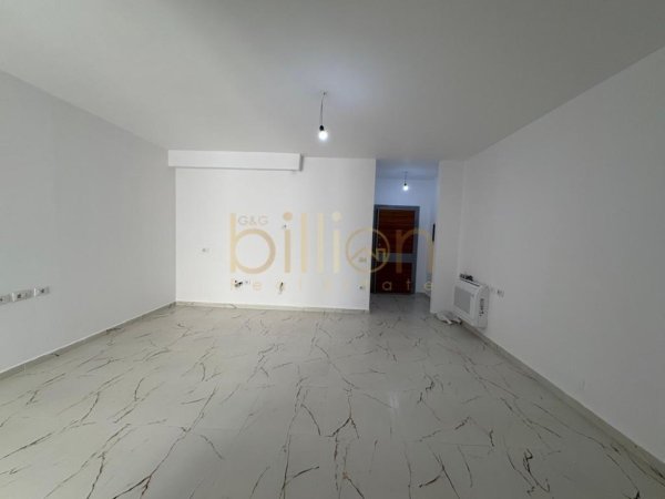 Tirane, jepet me qera 2+1 , 95 m² 850 € (Prane kafe Flora)