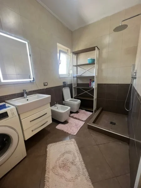 Tirane, shitet apartament 1+1 Kati 4, 58 m² 103.000 € (Rruga Kongresi i Manastirit)