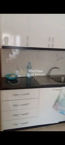 Tirane, jepet me qera apartament 1+1 Kati 1, 60 m² 300 € (Yzberisht)