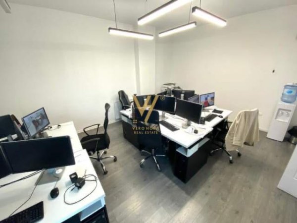 Tirane, jepet me qera zyre Kati 4, 131 m² 950 € (SQUARE 21)