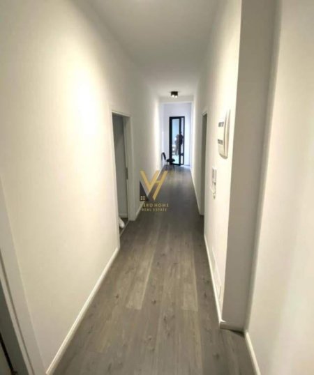Tirane, jepet me qera zyre Kati 4, 131 m² 950 € (SQUARE 21)