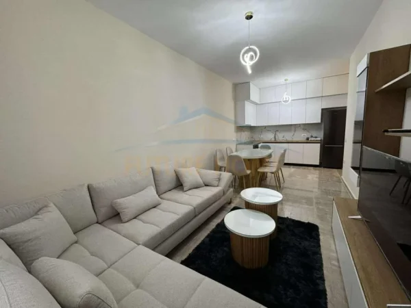 Tirane, jepet me qera 2+1 Kati 5, 92 m² 600 € 