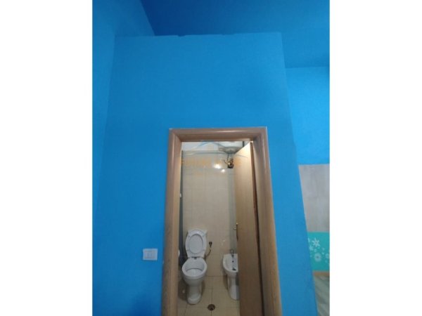 Tirane, jepet me qera ambjent biznesi Kati 0, 60 m² 800 € 