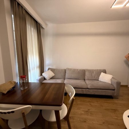 Tirane, jepet me qera apartament 1+1 , 60 m² 550 € 