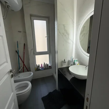 Tirane, jepet me qera apartament 1+1 , 60 m² 550 € 
