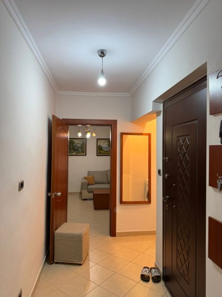 Tirane, jepet me qera apartament 1+1 Kati 5, 