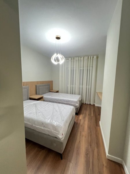 Tirane, jepet me qera apartament 2+1 Kati 3, 92 m² 850 € (riza cerova)
