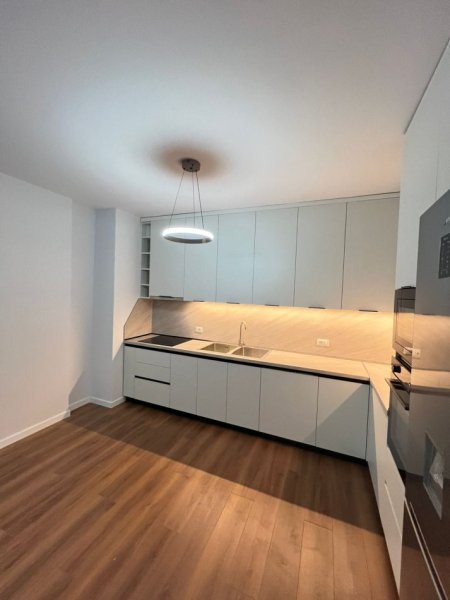 Tirane, jepet me qera apartament 2+1 Kati 3, 92 m² 850 € (riza cerova)
