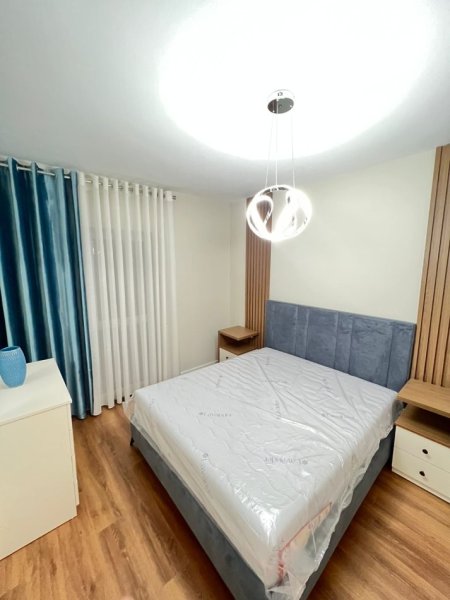 Tirane, jepet me qera apartament 2+1 Kati 3, 92 m² 850 € (riza cerova)