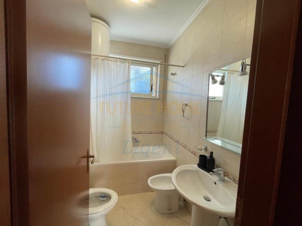 Tirane, jepet me qera apartament 3+1+Ballkon Kati 7, 119 m² 1.000 € 