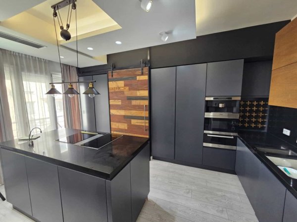 Tirane, jepet me qera apartament 2+1 Kati 3, 124 m² 1.500 € (rruga Shyqyri Brari)