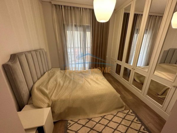 Tirane, jepet me qera apartament 2+1+Ballkon Kati 4, 122 m² 1.300 € (Delijorgji)