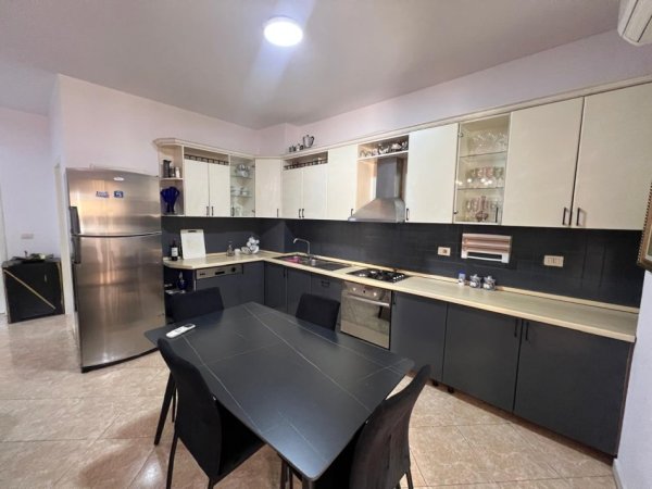 Tirane, shes apartament 2+1 Kati 4, 109 m² 229.000 € (komuna e parisit)