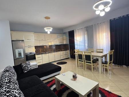 Tirane, jepet me qera apartament 2+1+Ballkon Kati 8, 105 m² 800 € 