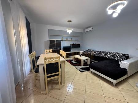 Tirane, jepet me qera apartament 2+1+Ballkon Kati 8, 105 m² 800 € 