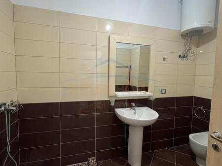 Tirane, jepet me qera apartament 2+1+Ballkon Kati 8, 105 m² 800 € 