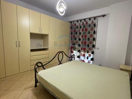 Tirane, jepet me qera apartament 2+1+Ballkon Kati 8, 105 m² 800 € 