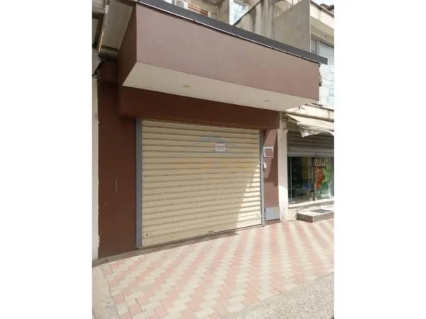 Elbasan, jepet me qera zyre Kati 0, 30 m² 200 € (Elbasan)