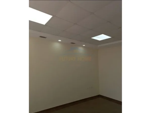 Elbasan, jepet me qera zyre Kati 0, 30 m² 200 € (Elbasan)