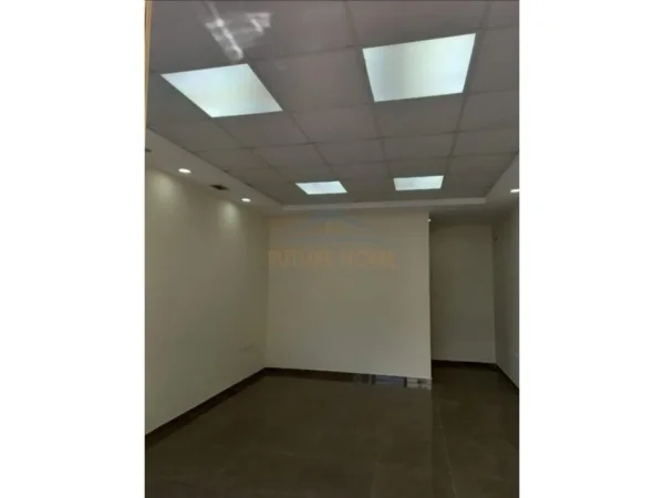 Elbasan, jepet me qera zyre Kati 0, 30 m² 200 € (Elbasan)