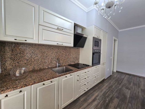 Tirane, shes apartament 3+1 Kati 8, 135 m² 370.000 € (delijorgji)