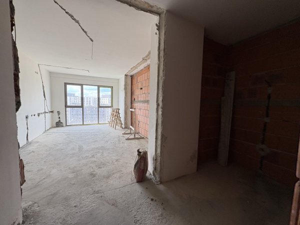 shitet apartament , 76.000 €