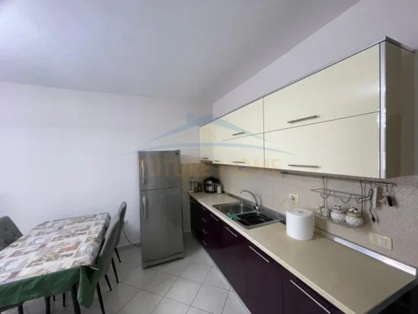 Durres, jepet me qera apartament 1+1+Aneks+Ballkon Kati 2, 67 m² 450 € (Ura e Dajlanit)