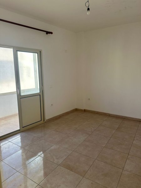Durres, jepet me qera apartament 1+1+Ballkon Kati 4, 60 m² 170 € (Shkolla Hajdar Dushi)