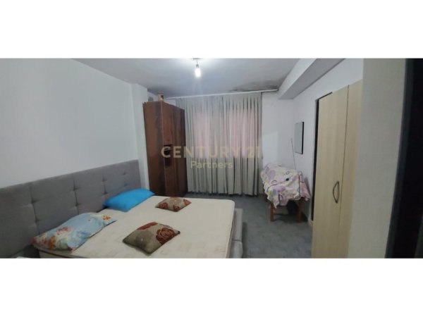 Tirane, jepet me qera apartament 1+1 Kati 5, 45 m² 400 € (Brryli)