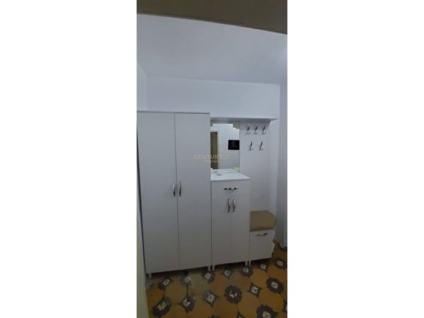 Tirane, jepet me qera apartament 1+1 Kati 5, 45 m² 400 € (Brryli)