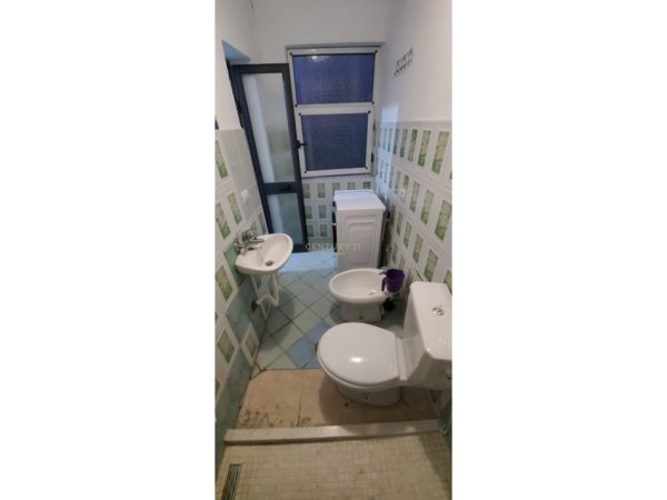 Tirane, jepet me qera apartament 1+1 Kati 5, 45 m² 400 € (Brryli)
