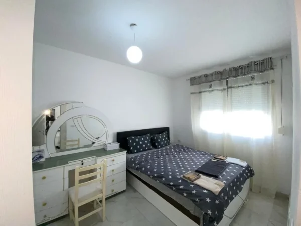 Durres, jepet me qera apartament 1+1+Ballkon Kati 2, 68 m² 400 € (Plazh perball Antalya Hotel)