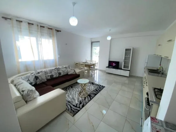 Durres, jepet me qera apartament 1+1+Ballkon Kati 2, 68 m² 400 € (Plazh perball Antalya Hotel)