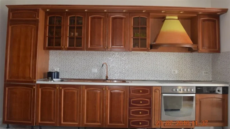 Tirane, jepet me qera apartament 3+1+Ballkon Kati 6, 146 m² 600 € (astir)