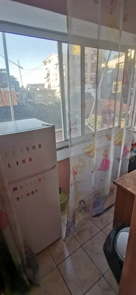 Tirane, jepet me qera apartament 1+1+Ballkon Kati 3, 55 m² 400 € (21 dhjetori)