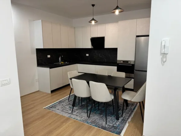 Tirane, jepet me qera apartament 2+1+Ballkon Kati 5, 110 m² 800 € (rruga Albanopuli)