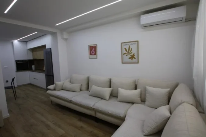 jepet me qera , 650 €